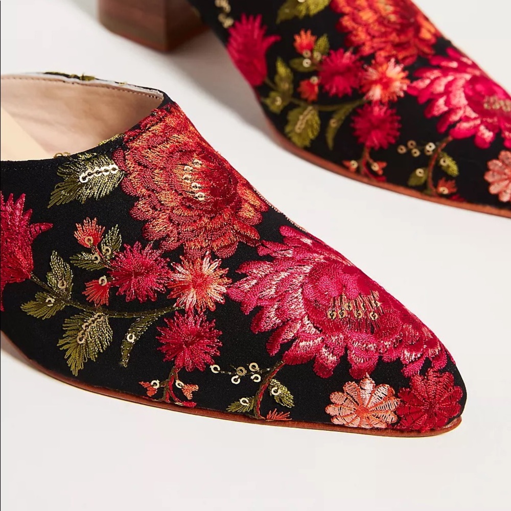 NEW Anthropologie Momo Design Tapestry Embroidered Heeled Mules 39 Z503-18 - Picture 2 of 5